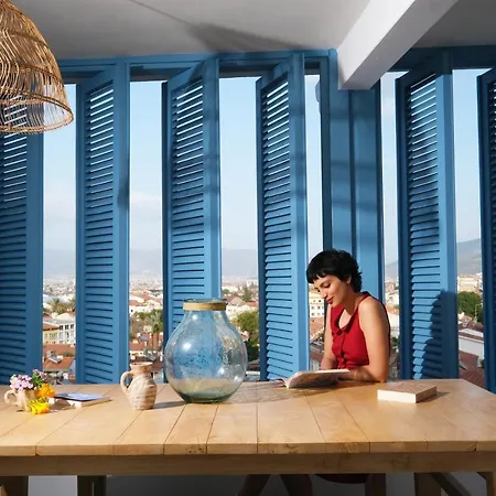 The Sand Room, Blue House - Gasthuis